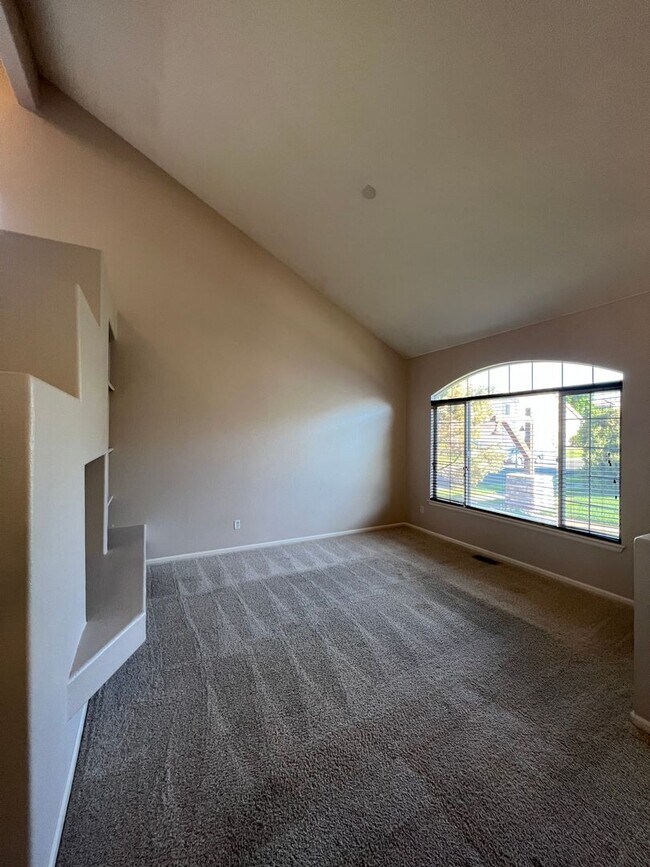 Foto del edificio - Spacious 3 BD/ 3.5 BA Craftsman Home in Br...