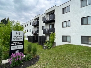 Building Photo - 111-187 Brybeck Crescent