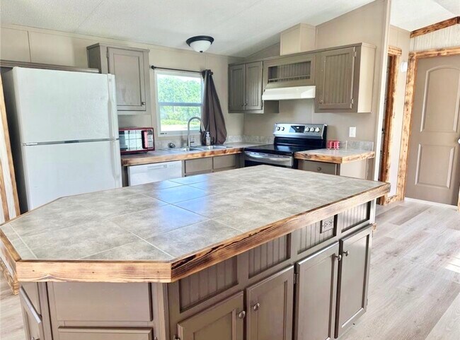 Foto del edificio - 15607 Atwood Ln