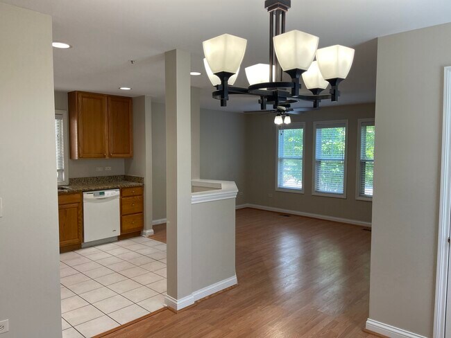 Building Photo - 2598 Violet St