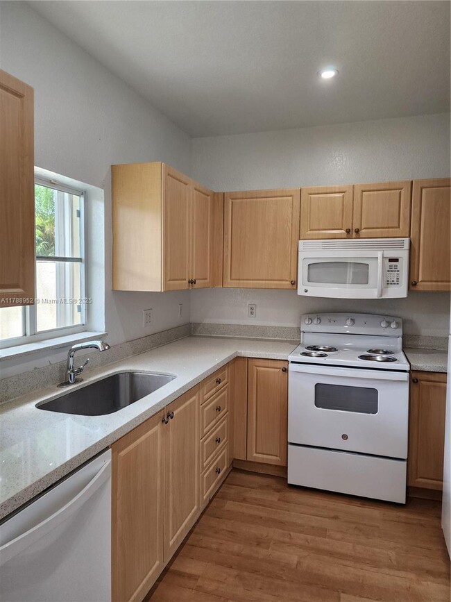 Foto del edificio - 11392 NW 34th Pl