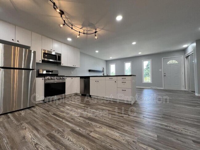 Building Photo - 1815 W 93rd Ave