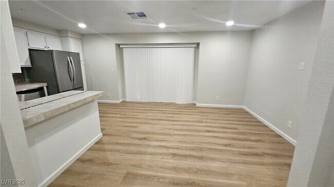 Building Photo - 3365 Othello Dr