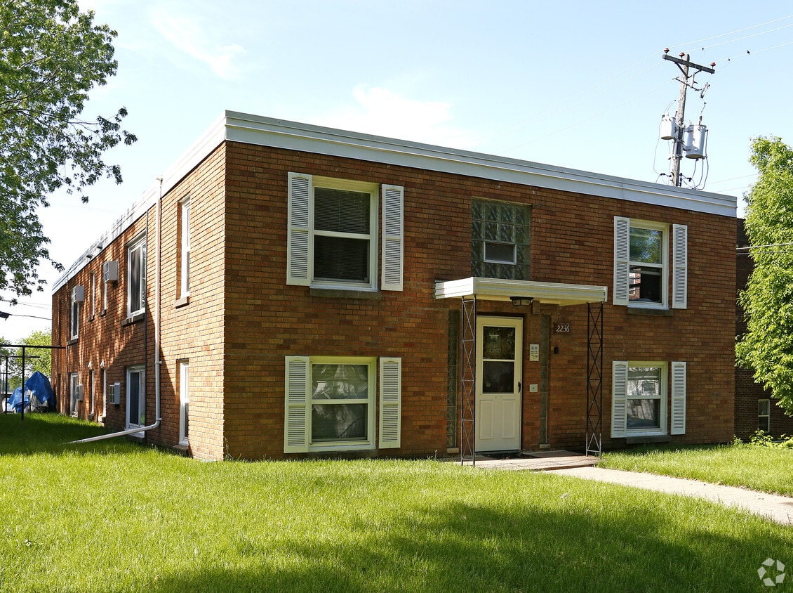 Primary Photo - 2236 Pinehurst Ave