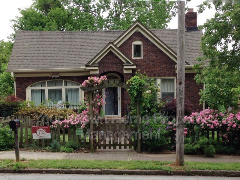 Primary Photo - 1089 Eden Ave SE