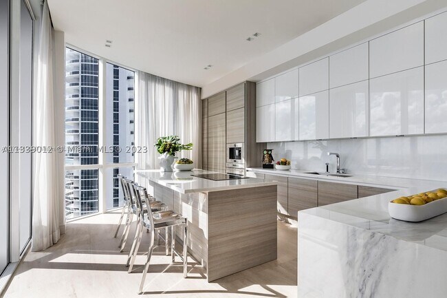 Foto del edificio - 16001 Collins Ave