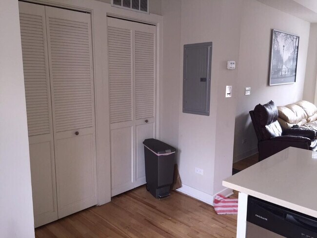 Foto del edificio - 2778 N Kenmore Ave