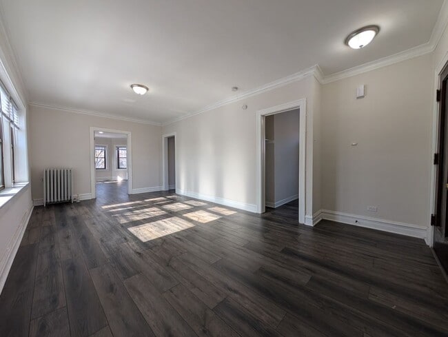 Building Photo - 5818 W Berteau Ave
