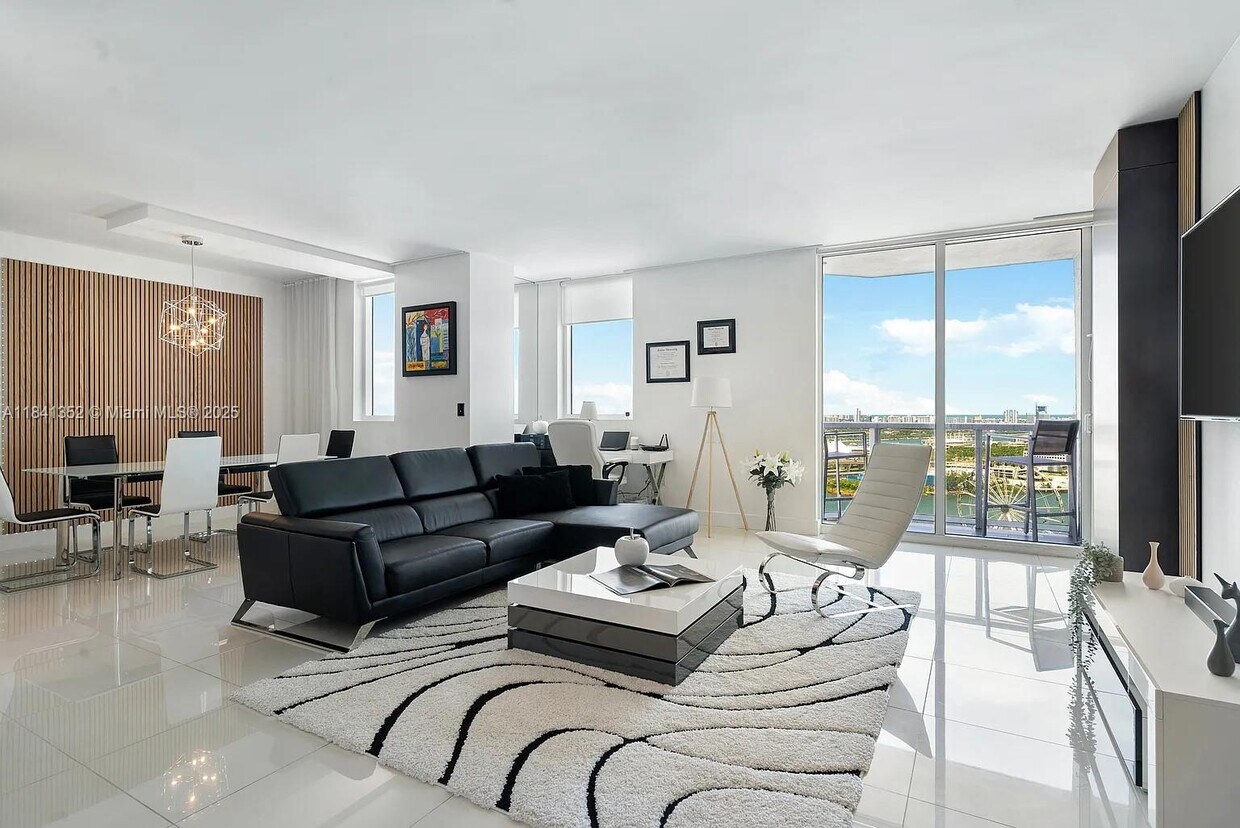 Foto principal - 244 Biscayne Blvd