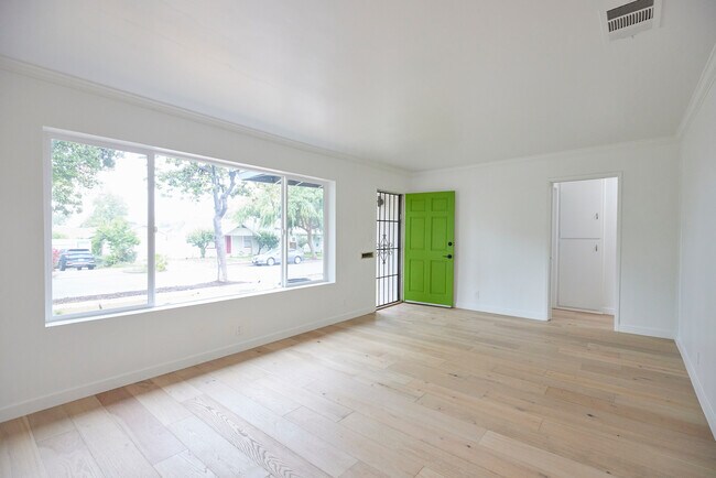 Family Room - 1447 E Elizabeth St