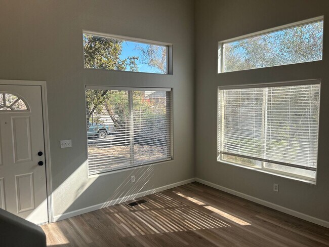 Building Photo - 4 Bed 2.5 Bath Fernley Home