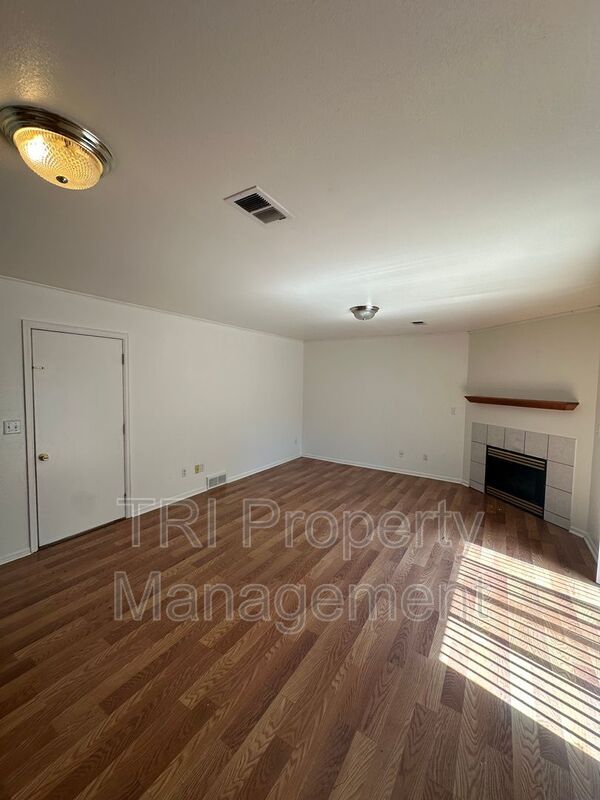 Building Photo - 314 N 49th Ave Ct