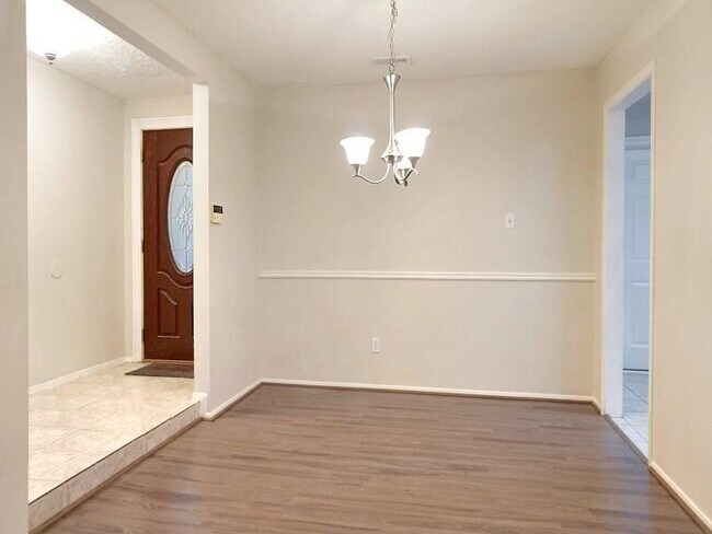 Foto del edificio - 16210 Cypress Point Dr