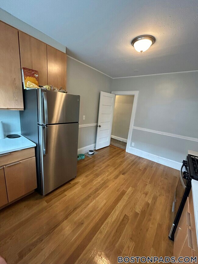 Building Photo - 55 Estes St
