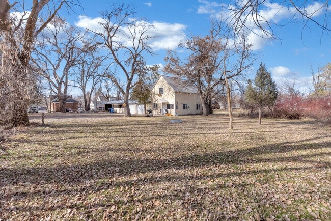 Building Photo - 654 1/2 N 100 E