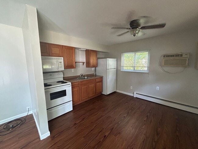 Building Photo - 256 Drahner-1