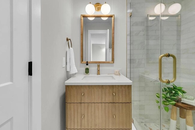 Building Photo - 259 E Bay St