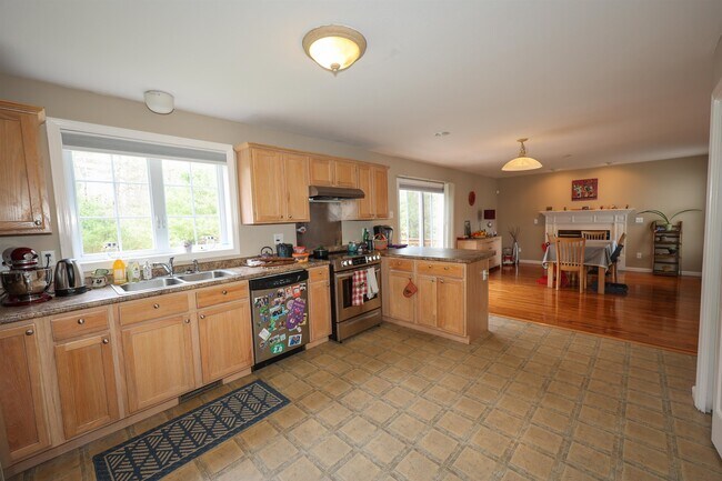 Building Photo - 99 S Ridge Dr