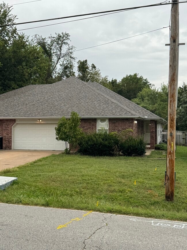 Front - 544 W Hines St
