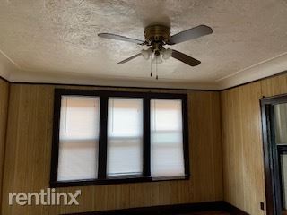 Building Photo - 3 br, 1 bath  - 2699 W Grand St Lower Flat