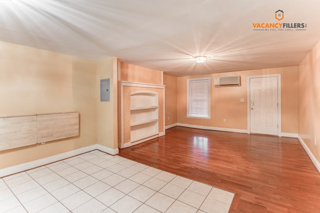 Building Photo - 807 St Paul St