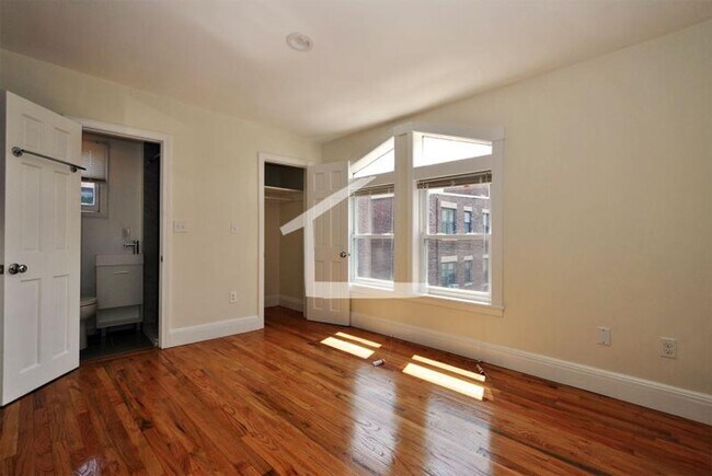 Building Photo - Cozy studio with everything included