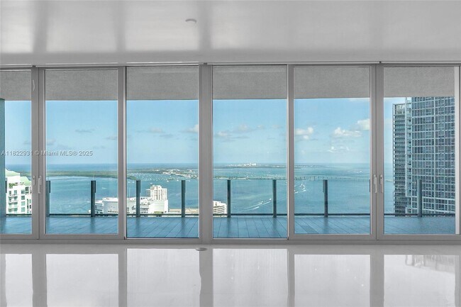 Foto del edificio - 300 Biscayne Blvd Way