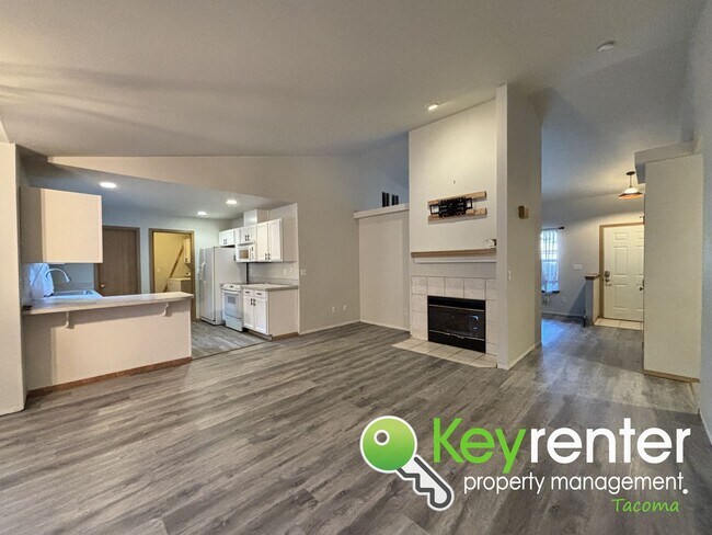 Building Photo - Beautiful 3 Bedroom Tacoma Craftsman Renta...