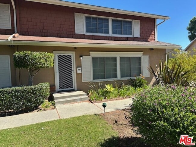 Foto del edificio - 3500 W Manchester Blvd