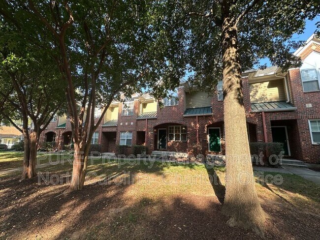 Foto del edificio - 222 S Torrence St