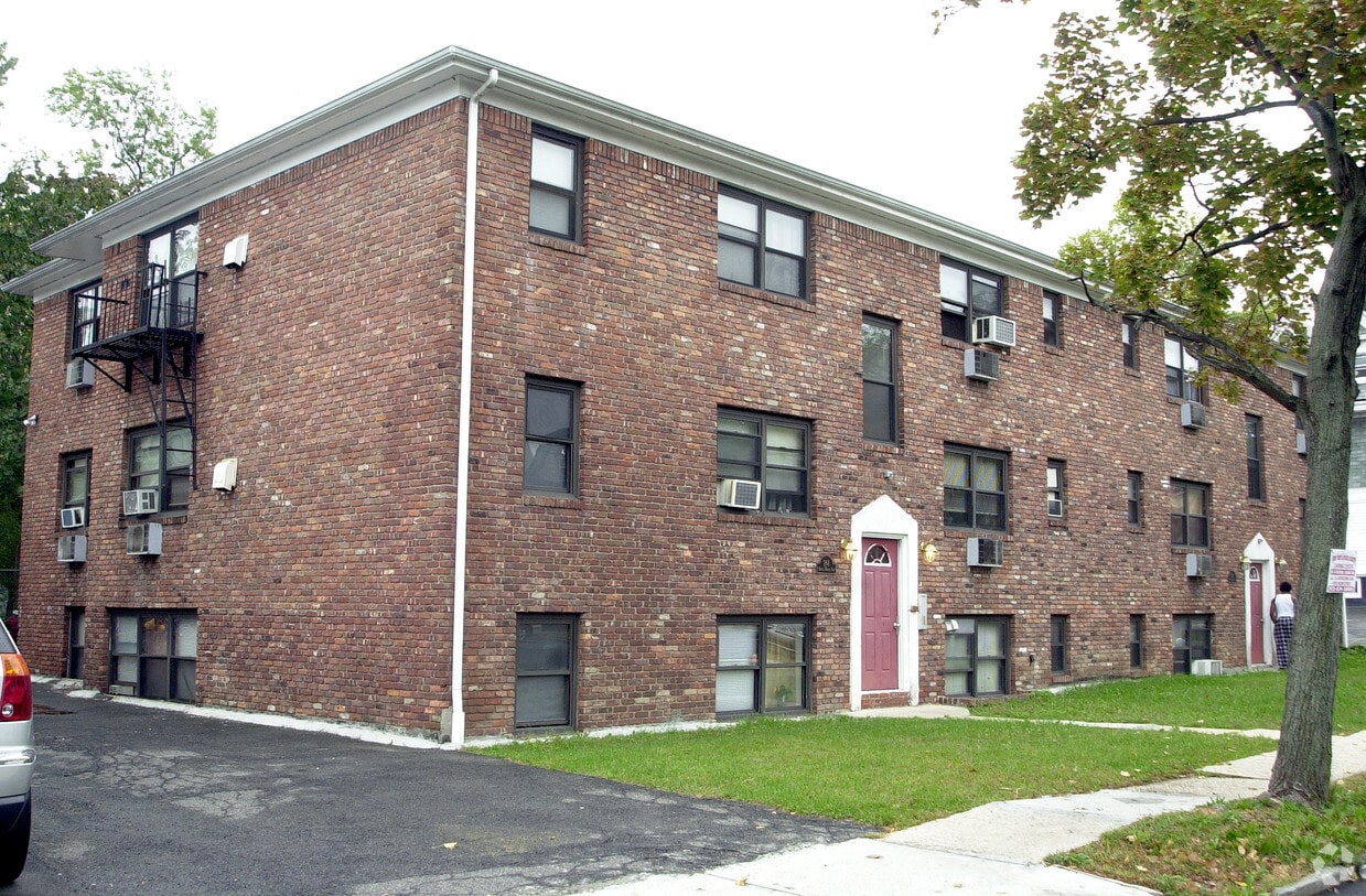 Building Photo - 262-264 N Maple Ave