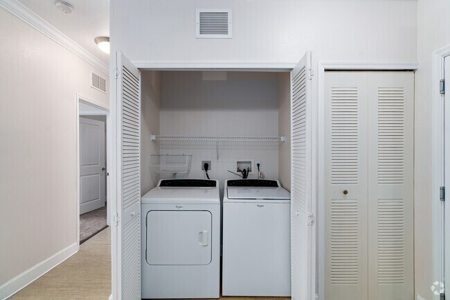 1 dormitorio, 1 baño - 716 pies cuadrados - Lavandería - The San Juan 55+ Senior Living