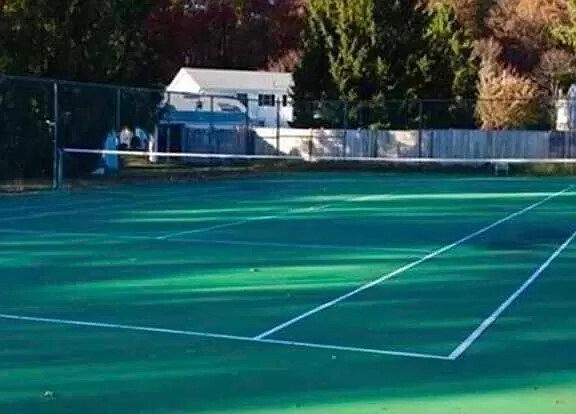 Tennis courts - 9 Hallmark Gdns