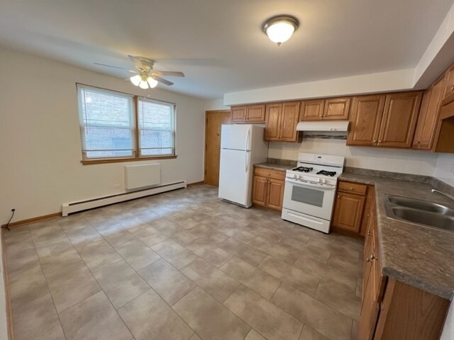 Foto del edificio - 7912 W Belmont Ave