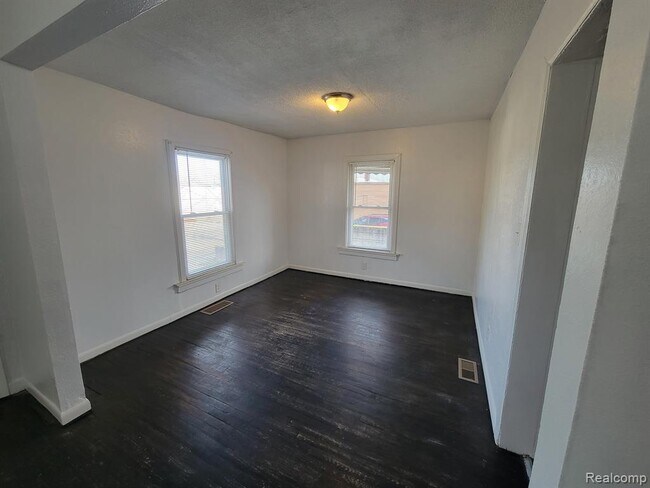 Foto del edificio - 7592 Maxwell Ave