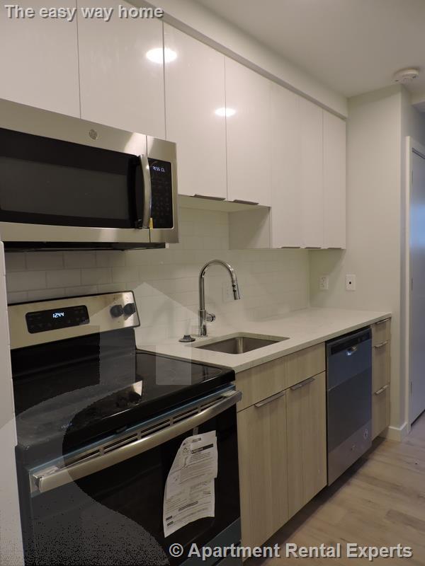 Building Photo - 10 Soden St