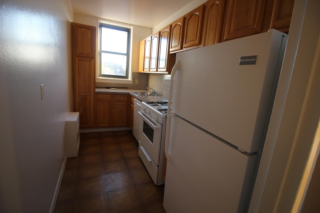 Primary Photo - 1119 Foster Ave