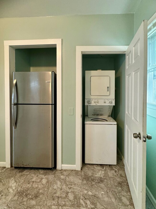 Building Photo - 572-574 Seward  T2