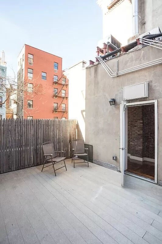 Foto del edificio - 459 W 50th St