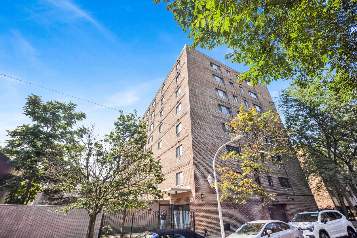 Primary Photo - 607 W Wrightwood Ave