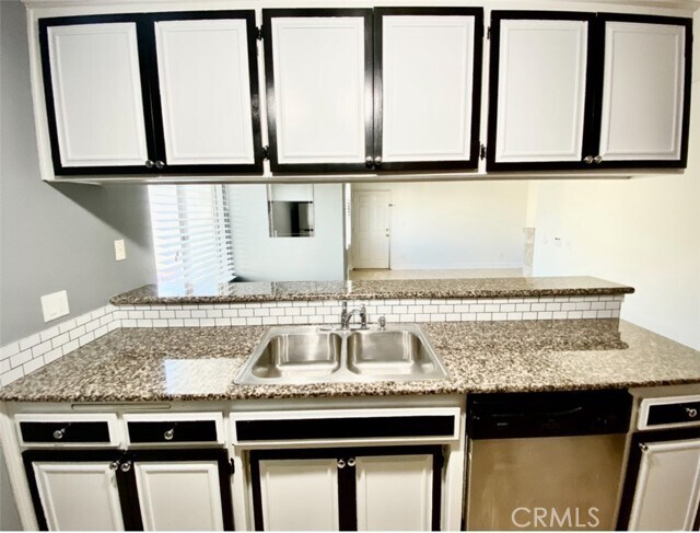 Foto del edificio - 7045 Woodley Ave