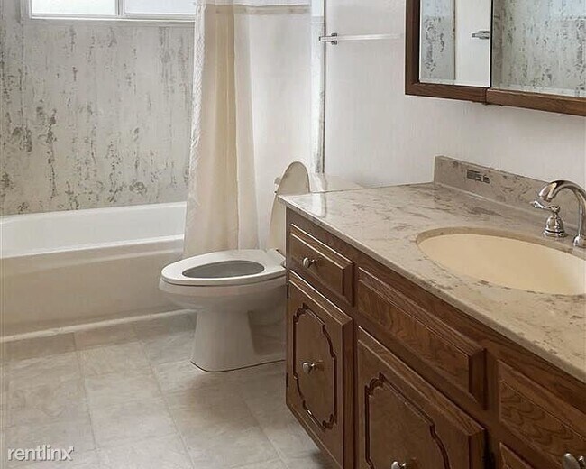 Foto del edificio - 3 br, 2 bath House - 2001 Reseda Way