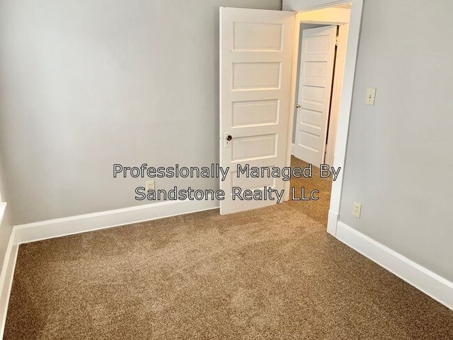 Building Photo - 2 Bedroom Duplex - All Utilities Included