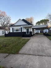 Building Photo - 1003 E 9th St