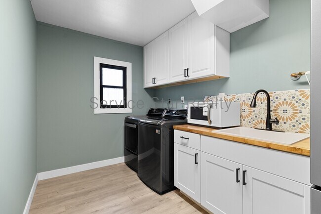 Foto del edificio - 2121 W Avalon Dr