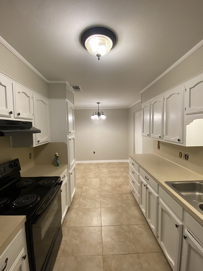 Kitchen - 15346 Crystal Dr