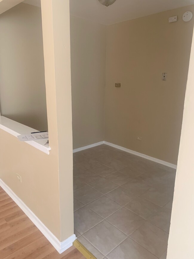 Building Photo - 37 N King Arthur Ct