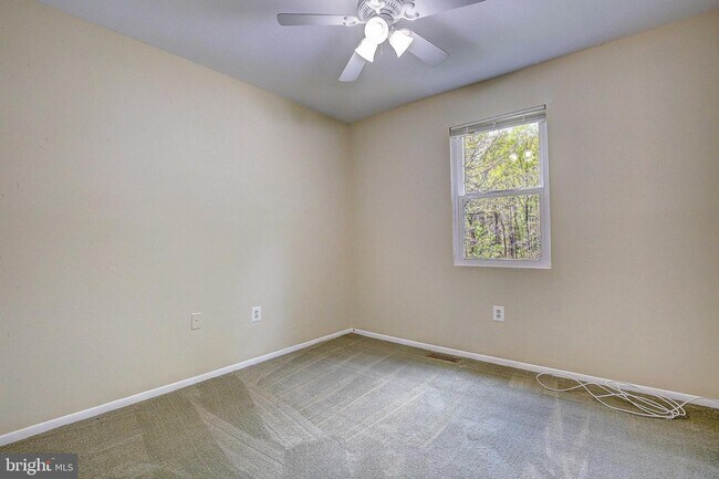 Building Photo - 831 Calvert Towne Dr