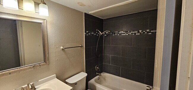 Foto del edificio - 9520 Royal Ln