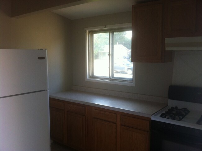 Foto del edificio - Very nice 3bed/1bath south side home w/ garage & fenced in back yard